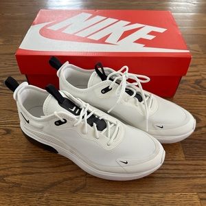 NIB Womena Nike Air Max Dia, Size 8